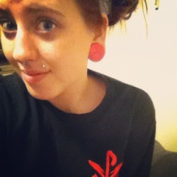 vikkibrandenburg:  Matt’s old band shirt. #majesty #staytrue #boyfriendshirt #me #sick #nomakeup #bandanna #plugs #gauges #piercings #pink #inch #stone #organic (Taken with instagram) 