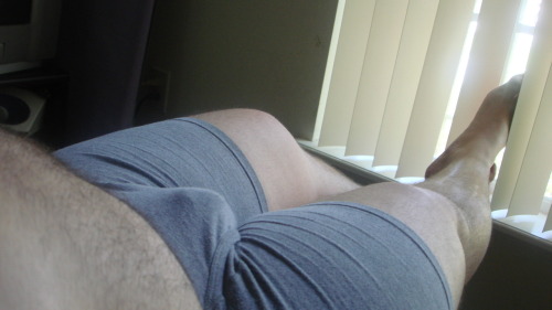 meetthebear:  Sexy. Nice bulge. theeasternlion:  relax after shower   