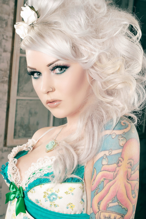 ohmygodbeautifulbitches:  Kristen Leanne 