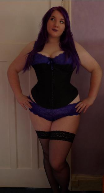 revolutionary-core:  fuckyeahchubbygirls:Oh, how I love corsets! I’m 18, 5’11, 240lbs.Anyhoo - I onl