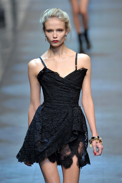 gaptoothbitch:  DOLCE & GABBANA SS 2010 
