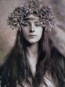 Paperimages:  The Original Gibson Girl - Evelyn Nesbit Was A Beautiful Teenage Showgirl