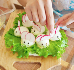 oohhhbaby:  easter bunny deviled eggs 