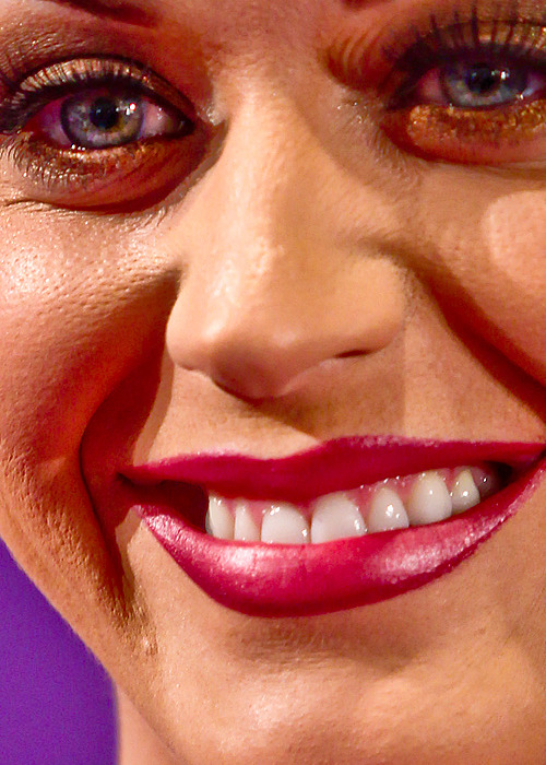 mdnabutbornthatway:  humanoid-hooker:  mintblondie:  imindahovlane:  nighth4wk:  ashley-mcloughlin:  Proof celebrities suffer from the same flaws as us. Spots, wrinkles, scars, awkward facial hair. Don’t aspire to be perfect, because there is no such