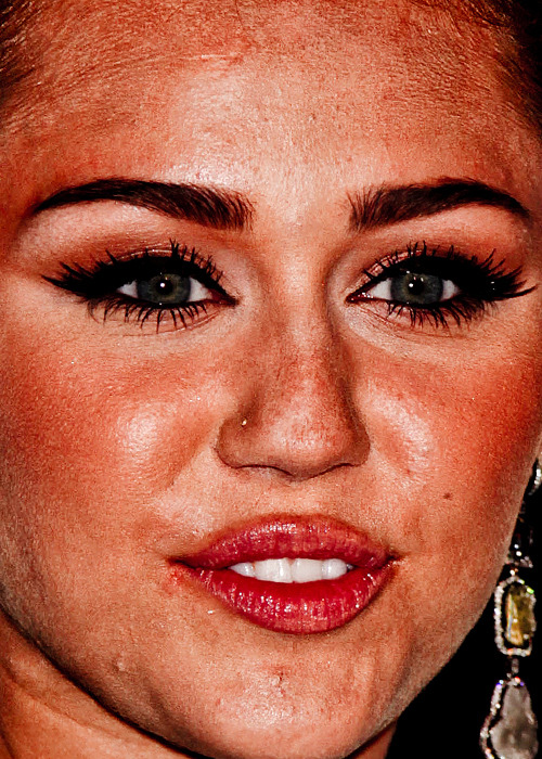 mdnabutbornthatway:  humanoid-hooker:  mintblondie:  imindahovlane:  nighth4wk:  ashley-mcloughlin:  Proof celebrities suffer from the same flaws as us. Spots, wrinkles, scars, awkward facial hair. Don’t aspire to be perfect, because there is no such