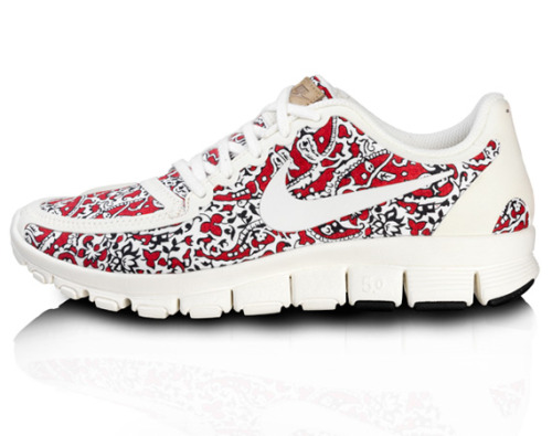 howtotalktogirlsatparties: Nike Sporstwear x Liberty collection.