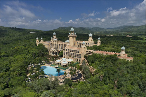 The Palace of the Lost City, Pilanesberg National Park, South Africa (by PILANESBERGSAFARIS.COM).