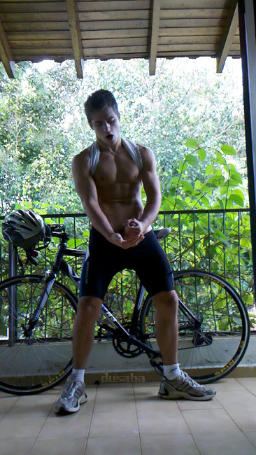 sostpetefl:420-bros:.It’s always good to take a jerk off moment while out riding your bike