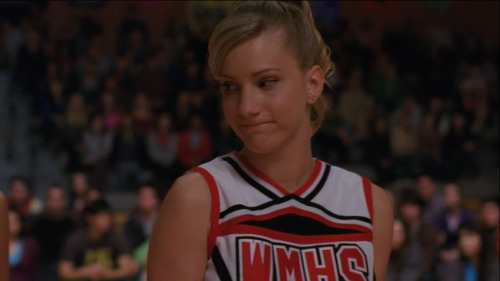 penroseparticle:mzminola:Kurt whispers “What is she doing?” to Brittany, who shrugs with a smile.Bas