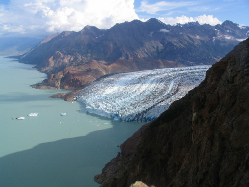 Viedma Glacier in Patagonia, Argentina (by Ariel Belmonte).