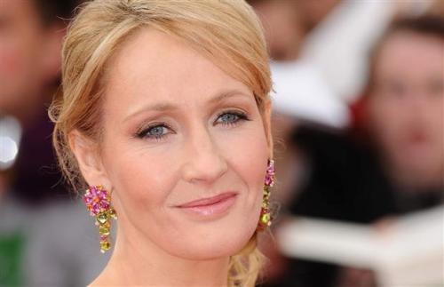  J.K Rowling eh a segunda mulher mais rica do mundo ,que consegui sua fortuna com o seu proprio trabalho. - J.K Rowling - Fact HP 