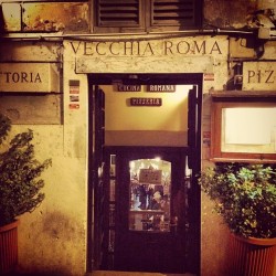 Fake Rome - #italy #igersroma #sordi#igerspadova #rome  (Scattata con Instagram presso Vecchia Roma)