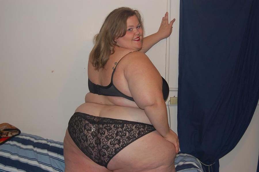 ssbbw-bbw:  Model: Sweet Caroline SSBBW :) 