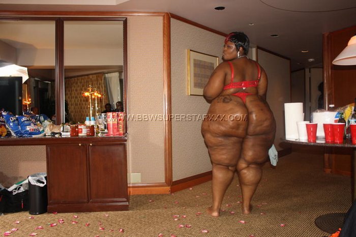 ssbbw-bbw:  Model: Big Lizz SSBBW :)