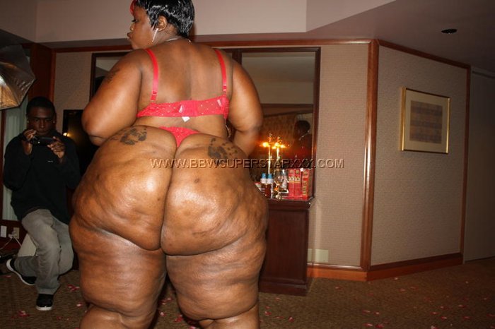 ssbbw-bbw:  Model: Big Lizz SSBBW :)