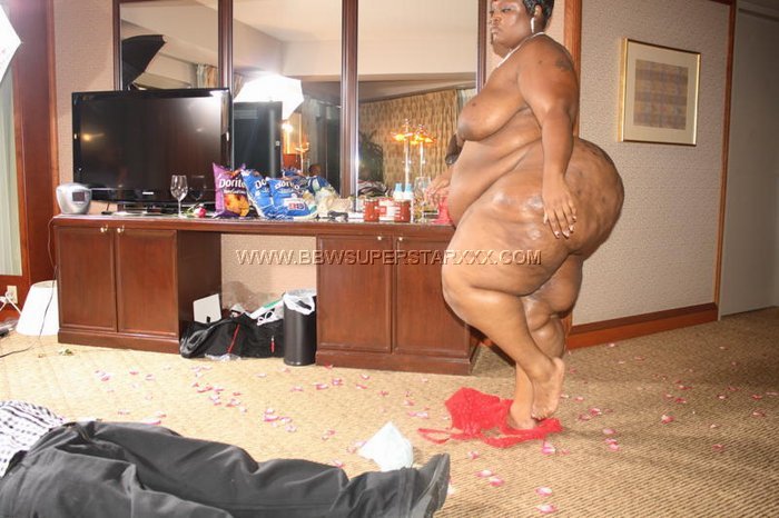 ssbbw-bbw:  Model: Big Lizz SSBBW :)