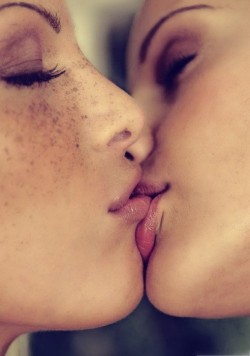 lipsticklesbians.tumblr.com post 21264105974