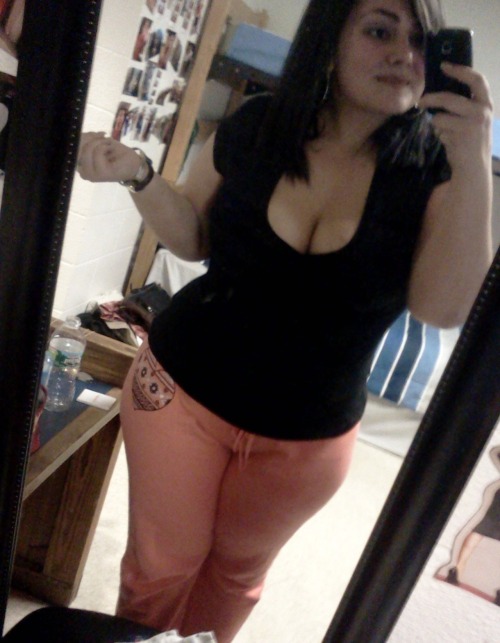 Check that deluxe coke bottle shape. [follow for LOADS more from her] - Certified #KillerKurves     
