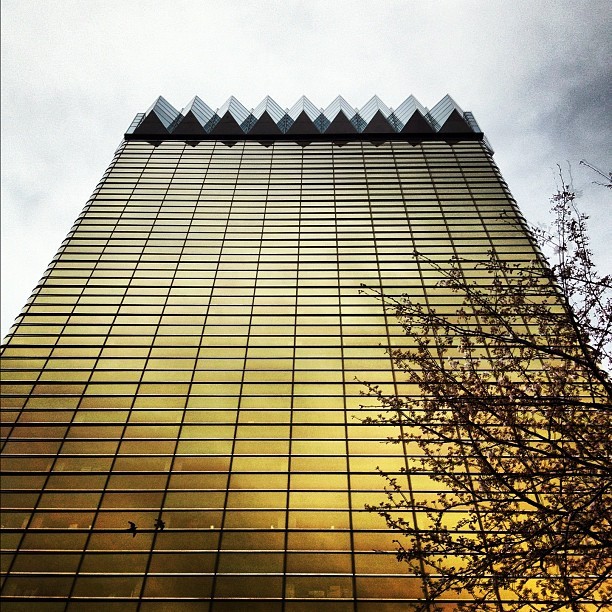 Golden building by #PhilippeStarck Asahi HQ #Tokyo #architecture #archdaily #instagood #iphonesia #photooftheday #building_buddy (Taken with instagram)