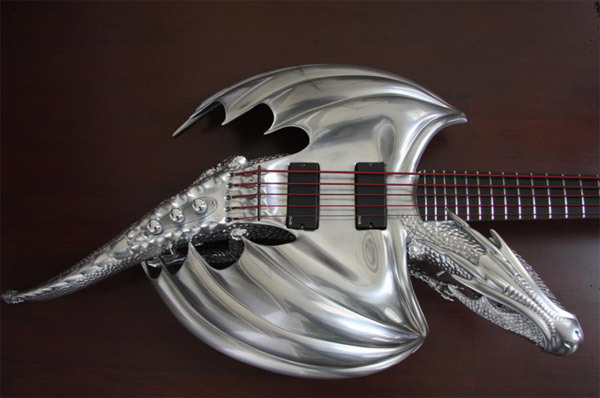 samanfuu:  ianbrooks:  Chrome Dragon Bass Guitar by Emerald Guitars Created as a