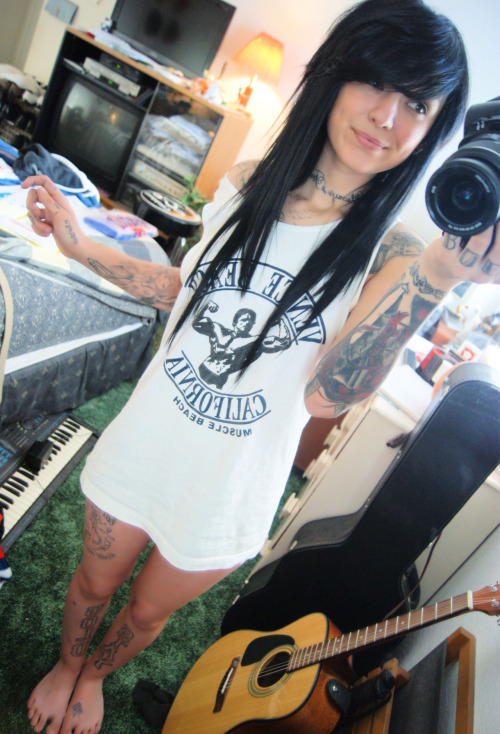 piercingsanddelilah:  omg she is the most gorgeous girl in the world can I look like her? 