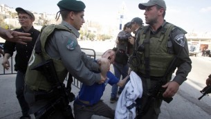 Barak, Netanyahu face political fallout from Hebron evictionRight wing lambastes Barak, calls for re
