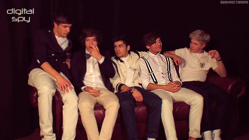 vas-happenin-down-under:  haaazza:   Louis in his own little world. lol  awww  nawww <3 