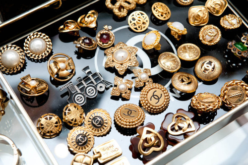luxury-andfashion:  I have 2 ongoing giveaways! Join here! :)