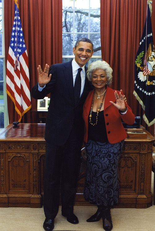 jennadaily:Obama Has Friends In StarFleet Academy: Nyota Uhura and Obama in the Oval Office.via