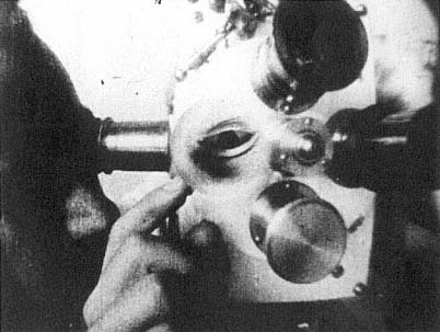 dianus:Dziga Vertov, Man with a Movie Camera (Russian: Человек с киноаппаратом), 1929.‘Our eye