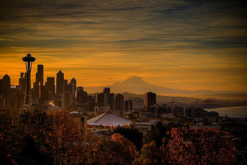 View from Kerry Park in an autumn morning, Seattle, USA (by samirdiwan).