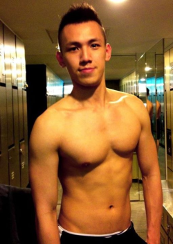 philcam60:  j-aime-asian-men:  Nice bod 