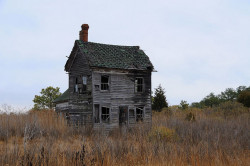 previouslylovedplaces: abandoned house 3 by wortenoggle on Flickr. 