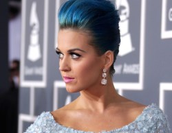 nikola-nickart:  jhutcherlicious:  barbaraechenique:  effie—abernathy:   Sassy gay Caesar And I can’t be the only one who made this connection, right?    First I saw Katy Perry and I’m all like wow she has Caesar’s hair than I scroll down and