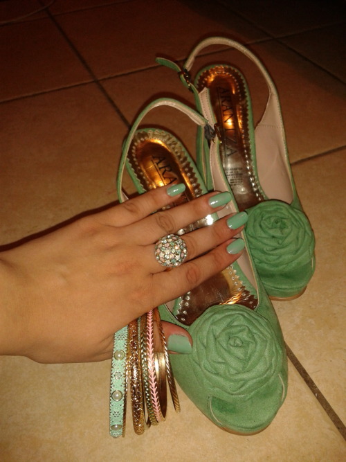 Ya todo listo para la boda de una de mis mejores amigas vestido, zapatos, accesorios , los ame!!!! /