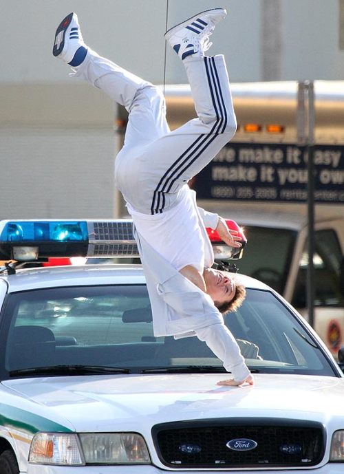 jocksrule:  A buffed up Mark Wahlberg on set in the streets of Miami filming his up coming film due for release in 2013: “Pain And Gain”, also starring Ed Harris.  