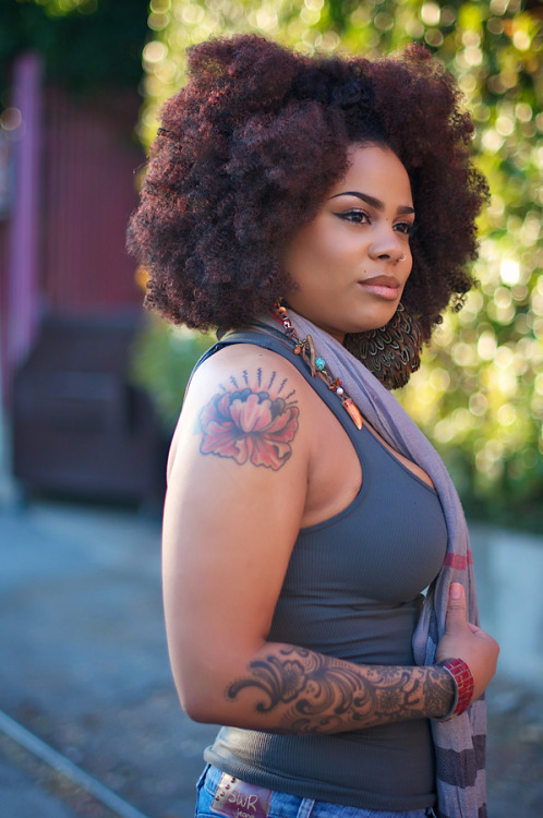wwwbeautifullensecom:  queennubian:  gray37:  Beautiful. An old favourite from one of the best photographers out there M Knight. (via 500px / Untitled photo by M Knight)  Everytime I see this queen I smile.  cRuSH. 