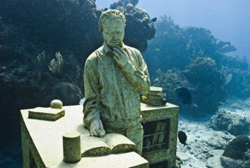 shameglobe: lady-whovian: tinyfeetinhugecombatboots: saraeelo: Underwater Sculptures This is really 