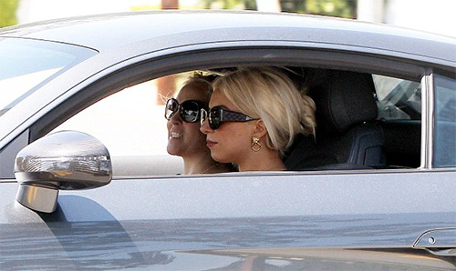 po-po-po-pokerface:  gagaroyale:  Lady Gaga spotted yesterday in Beverly Hills driving