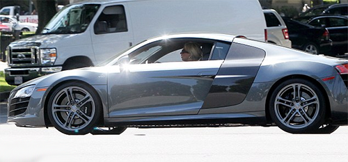 po-po-po-pokerface:  gagaroyale:  Lady Gaga spotted yesterday in Beverly Hills driving