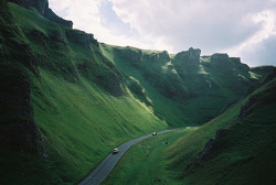 bluepueblo:  Green Valley, Peak District, England photo via randomness 