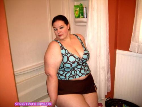 ssbbw-bbw:  Model: Star Struck SSBBW :)