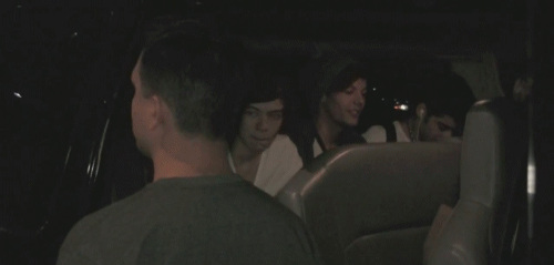 payneholic:  Did anyone notice Liam making out with Danielle? …. boys being generally