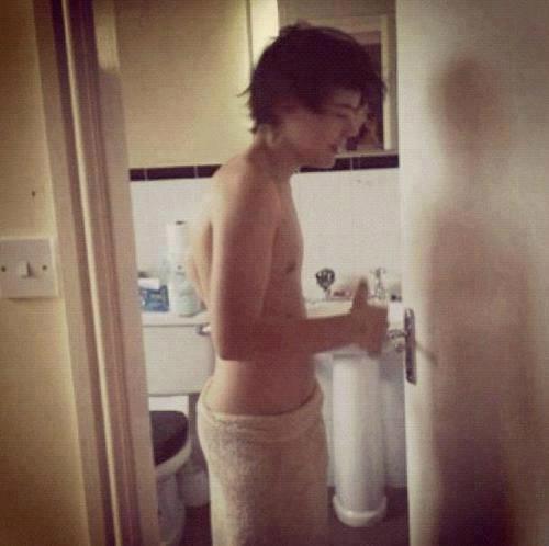 harrystylesconda24cm:  because who doesn’t want this on their blog 