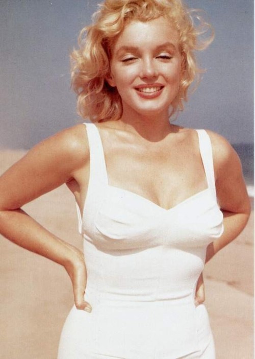thebeautyofmarilyn:  Marilyn photographed by Sam Shaw 