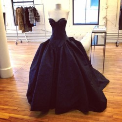 jessforgetme:  lipstickstainedlove:  GORGEOUS  OH MY GAWD. Can i get married in this, please!?