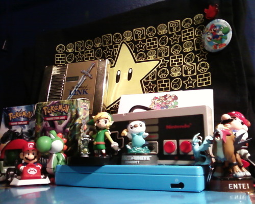 Some Nintendo trinkets i gathered from the far flung corners of my bedroom.