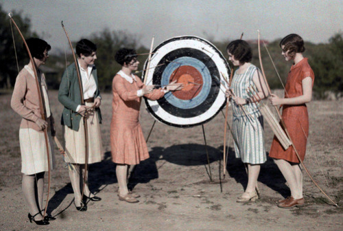 Texas - Women attend an archery class at the University of Texas, 1930s (via slowdazzle)