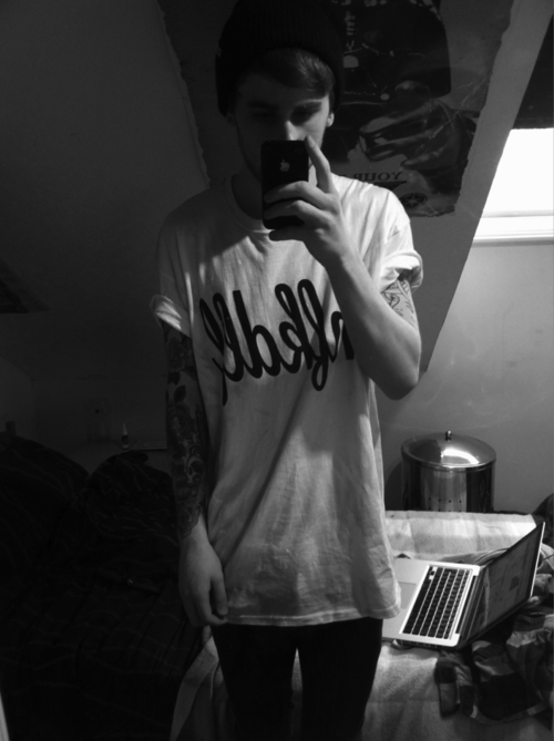 xwolves:  xwolves:  new sidebar photo/icon  Why 