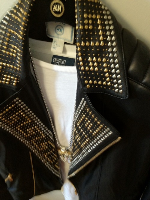 fuckhardsmokegood:  H&M x Versace 